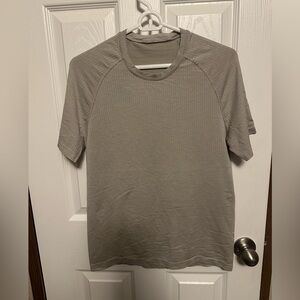 lululemon athletica Men's Short Sleeve Tee in Light Gray